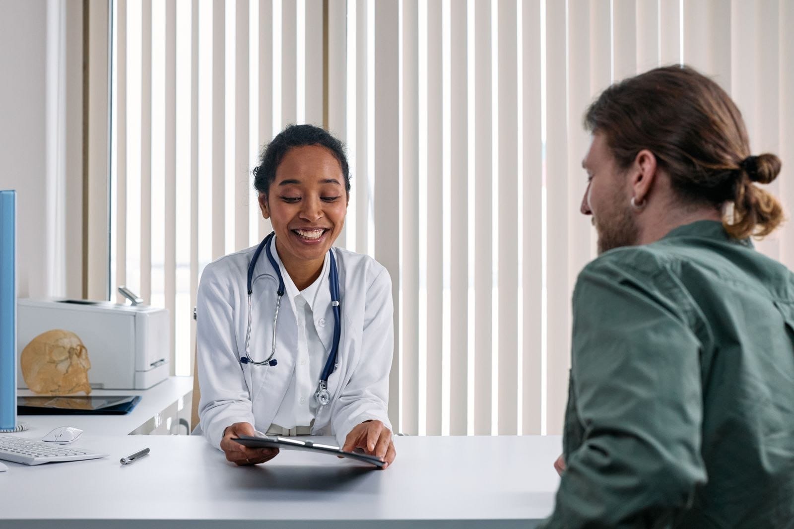 Naturopathic doctor in consultation during an integrative health assessment
